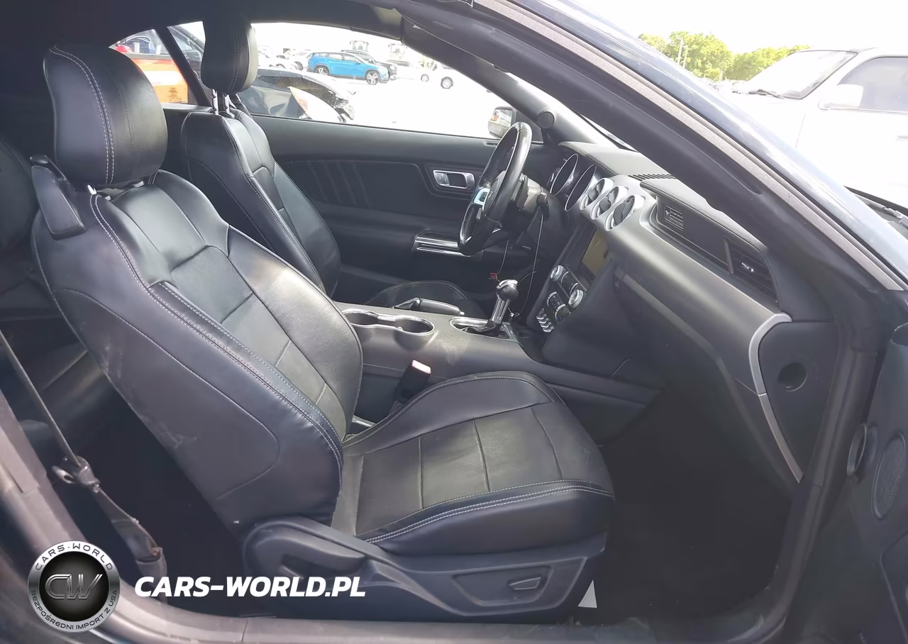 2020 Ford Mustang Ecoboost Premium VIN:1FATP8UHXL5105925 - 5
