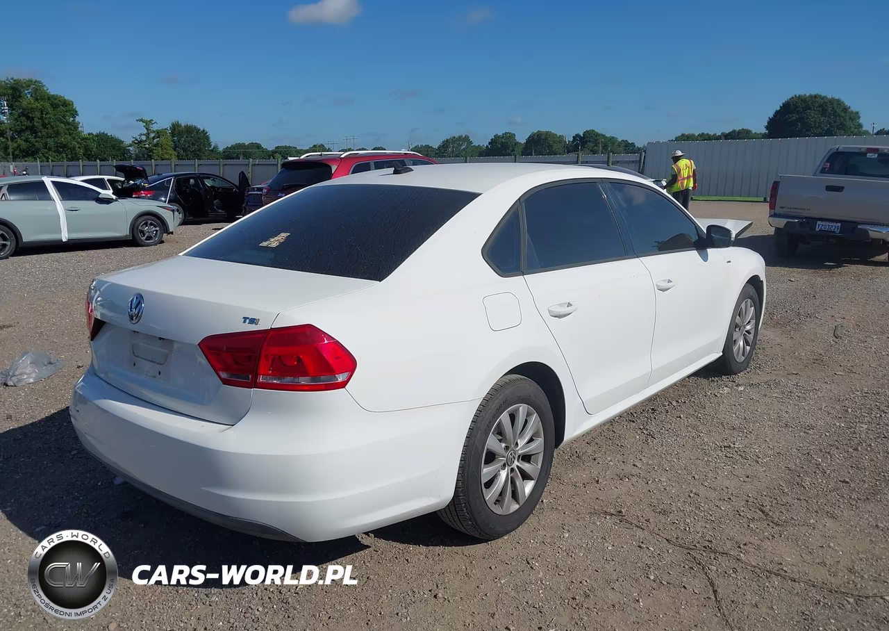 2015 Volkswagen Passat 1.8T Wolfsburg Edition VIN:1VWAT7A30FC043397 - 4