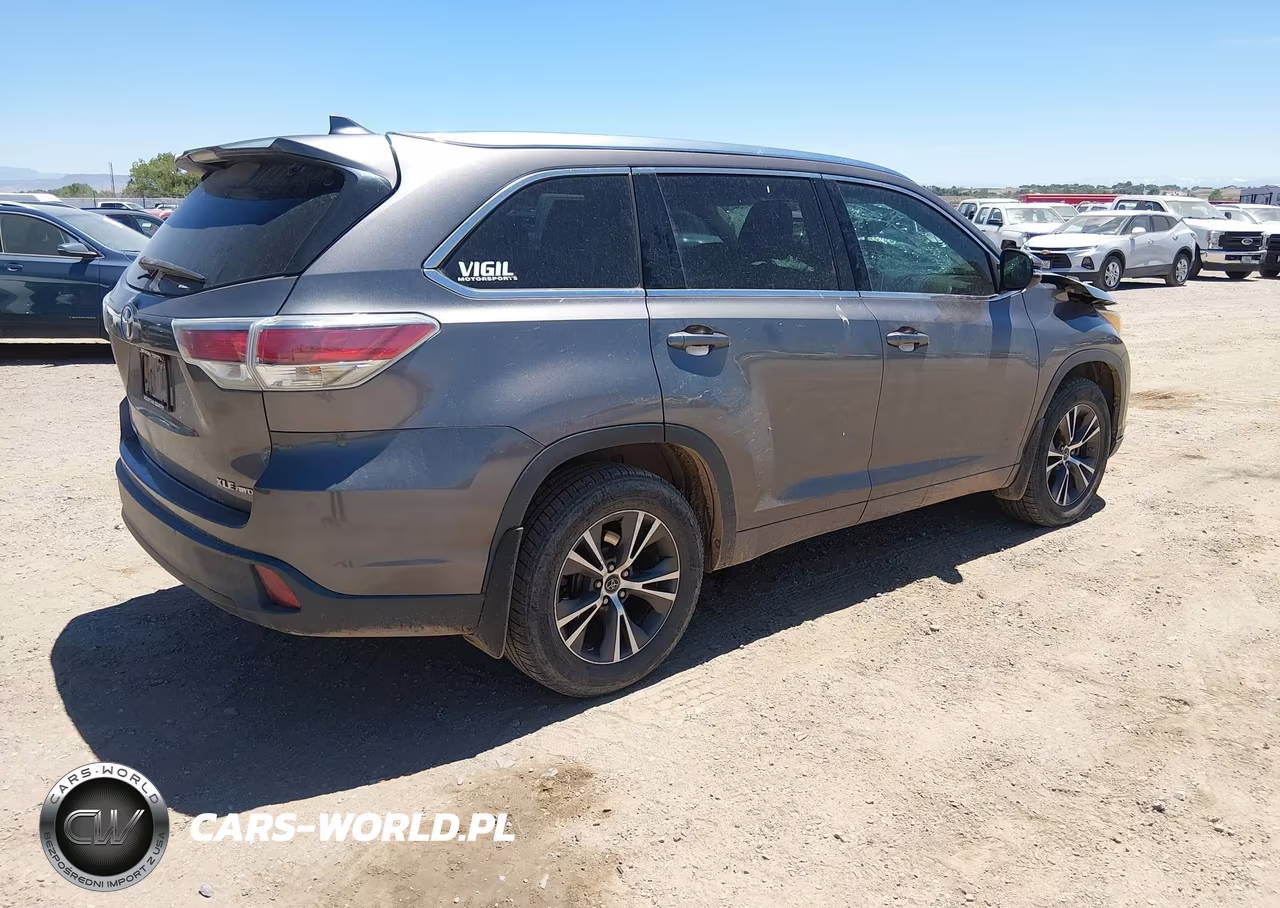 2016 Toyota Highlander Xle V6 VIN:5TDJKRFHXGS295342 - 4