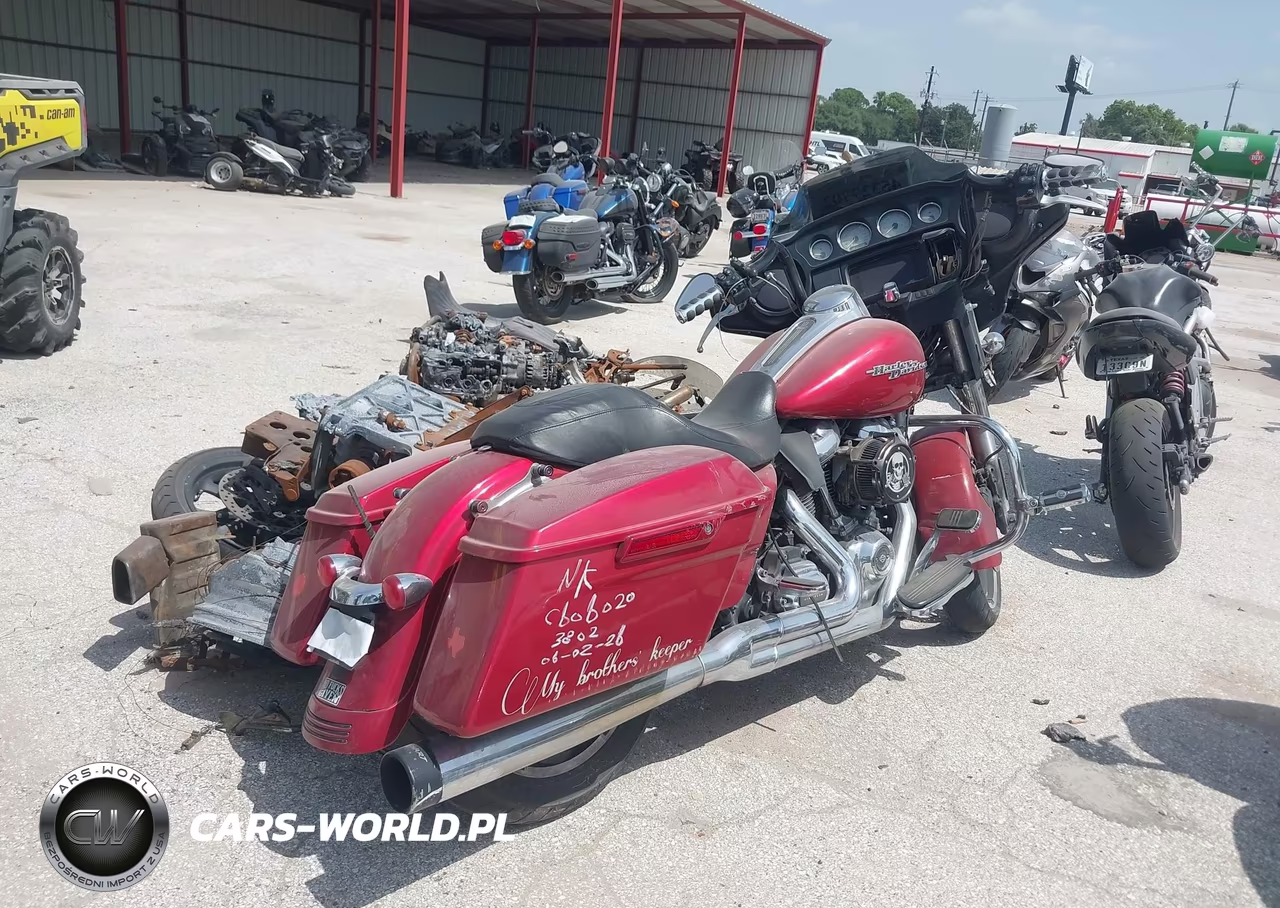 2018 Harley-Davidson Flhx Street Glide VIN:1HD1KBC12JB663802 - 4