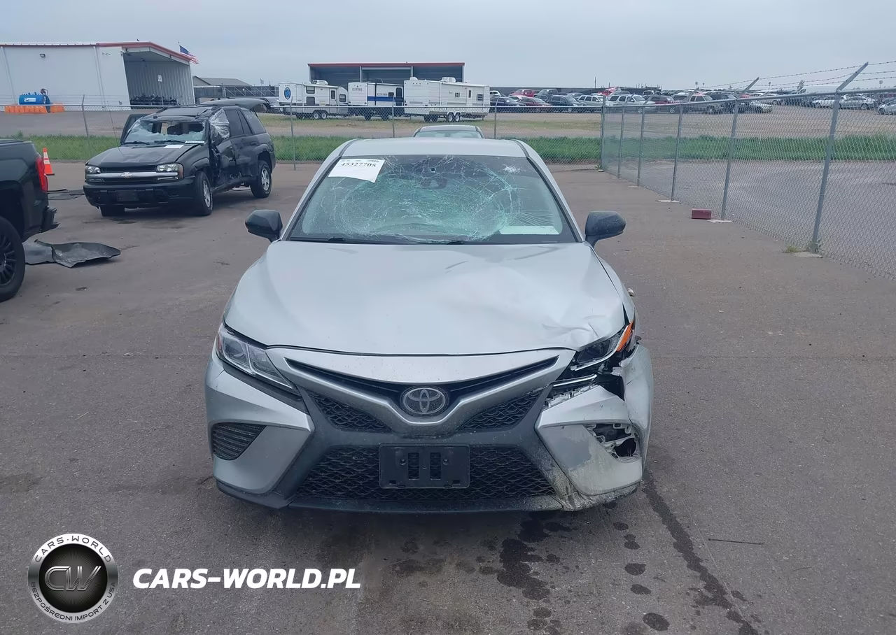 2018 Toyota Camry Se VIN:4T1B11HK0JU660627 - 13
