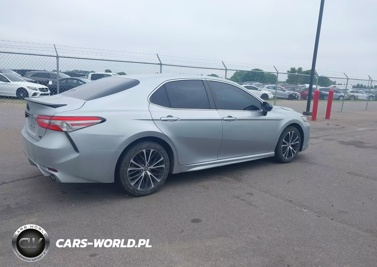 2018 Toyota Camry Se VIN:4T1B11HK0JU660627 - 14