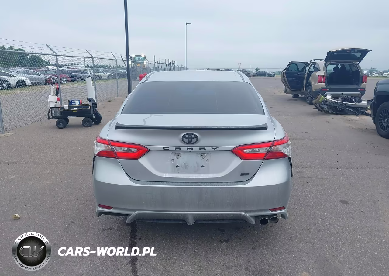2018 Toyota Camry Se VIN:4T1B11HK0JU660627 - 17