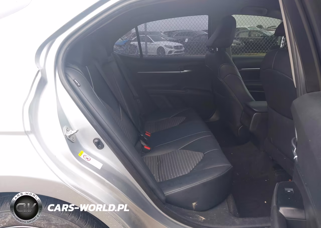 2018 Toyota Camry Se VIN:4T1B11HK0JU660627 - 8