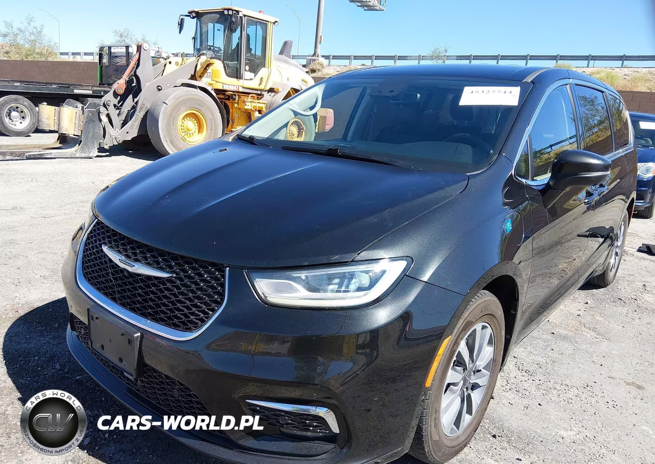 2023 Chrysler Pacifica Hybrid Touring L VIN:2C4RC1L75PR608965 - 2