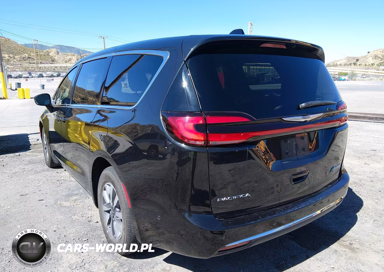2023 Chrysler Pacifica Hybrid Touring L VIN:2C4RC1L75PR608965 - 3
