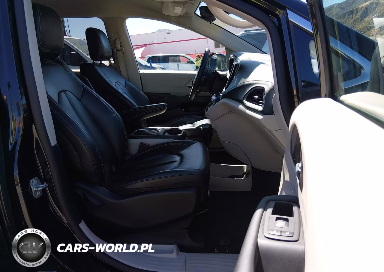 2023 Chrysler Pacifica Hybrid Touring L VIN:2C4RC1L75PR608965 - 5