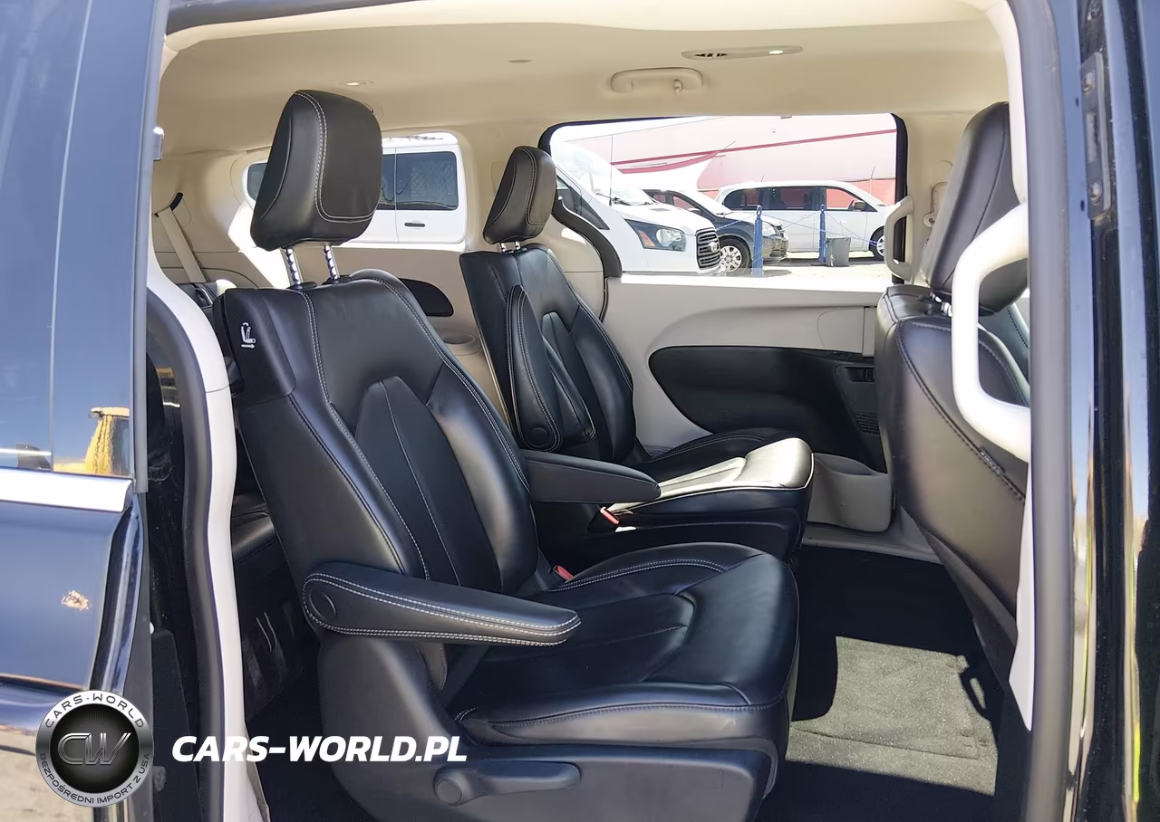 2023 Chrysler Pacifica Hybrid Touring L VIN:2C4RC1L75PR608965 - 8