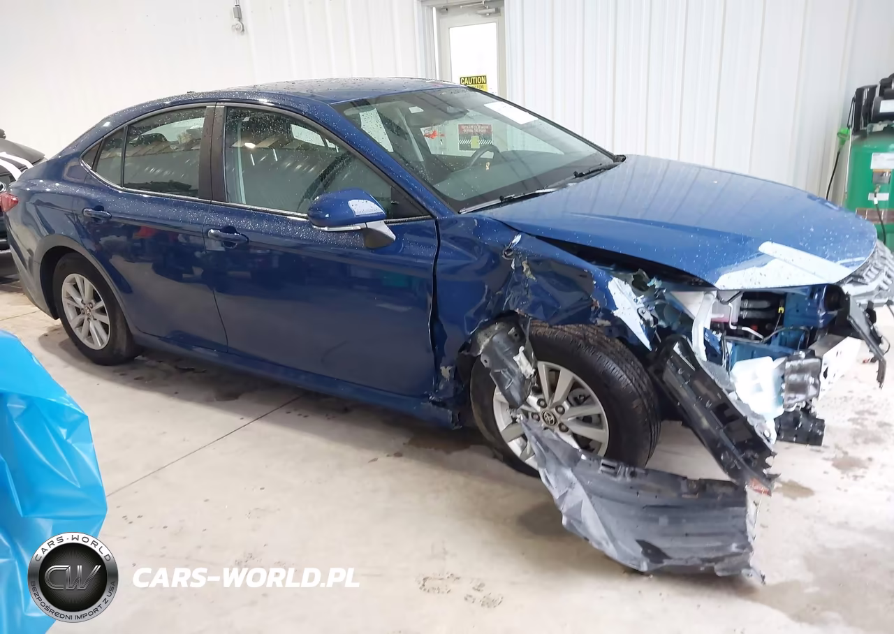 2025 Toyota Camry Le – zdjęcie 1 z 16