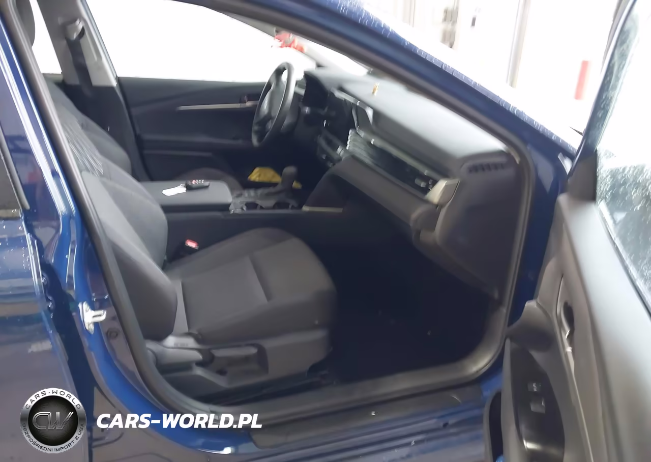 2025 Toyota Camry Le VIN:4T1DAACK2SU201276 - 5