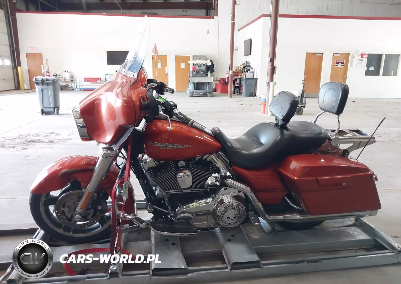 2011 Harley-Davidson Flhx VIN:1HD1KB417BB610271 - 13