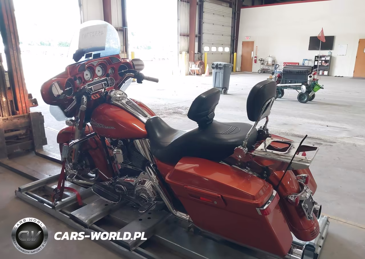 2011 Harley-Davidson Flhx VIN:1HD1KB417BB610271 - 3