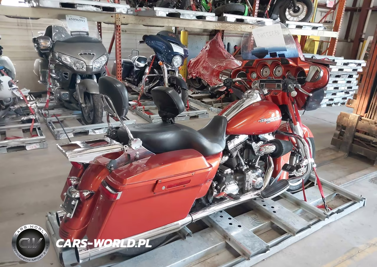 2011 Harley-Davidson Flhx VIN:1HD1KB417BB610271 - 4