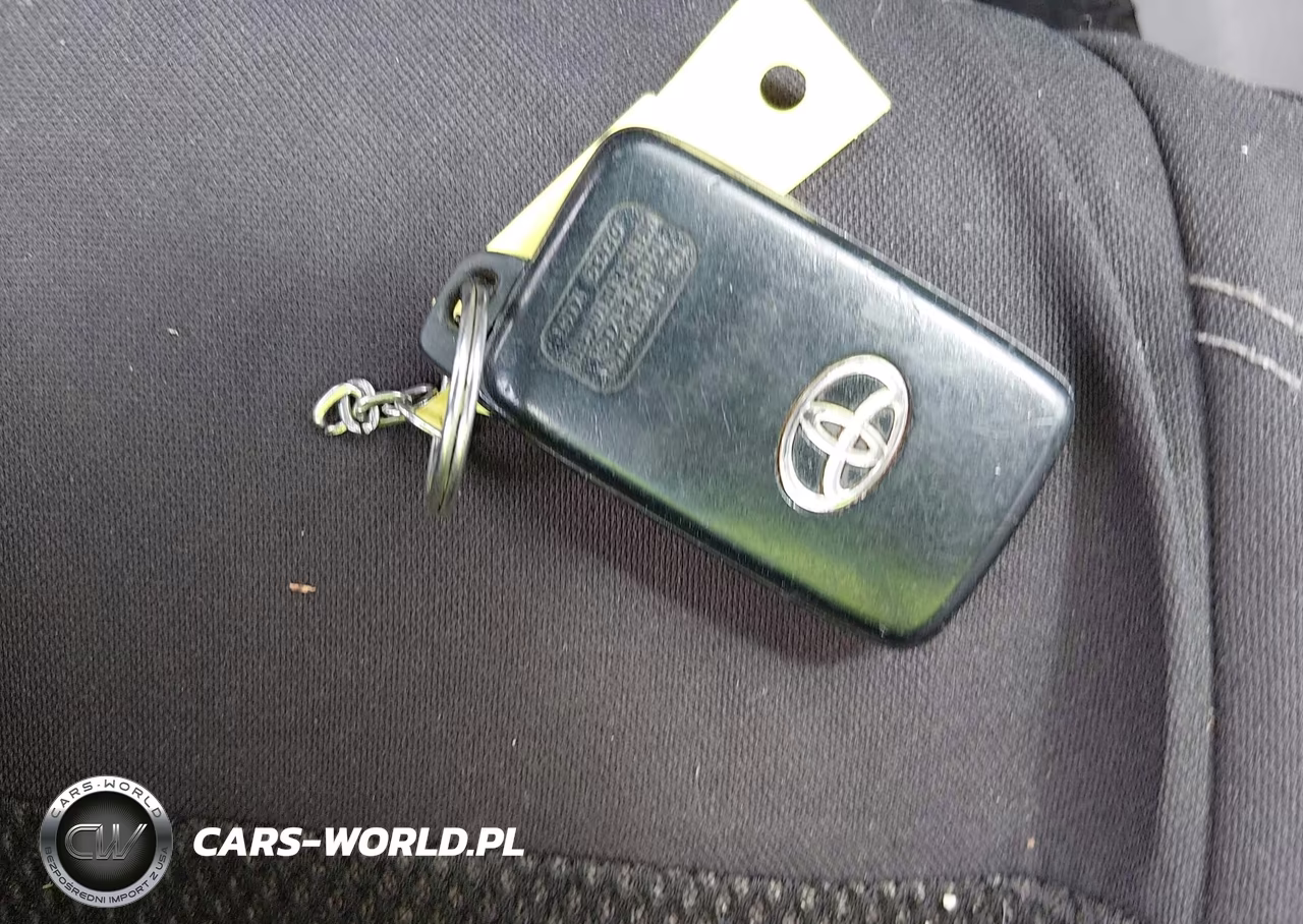 2013 Toyota Prius V Three VIN:JTDZN3EU4D3236158 - 11
