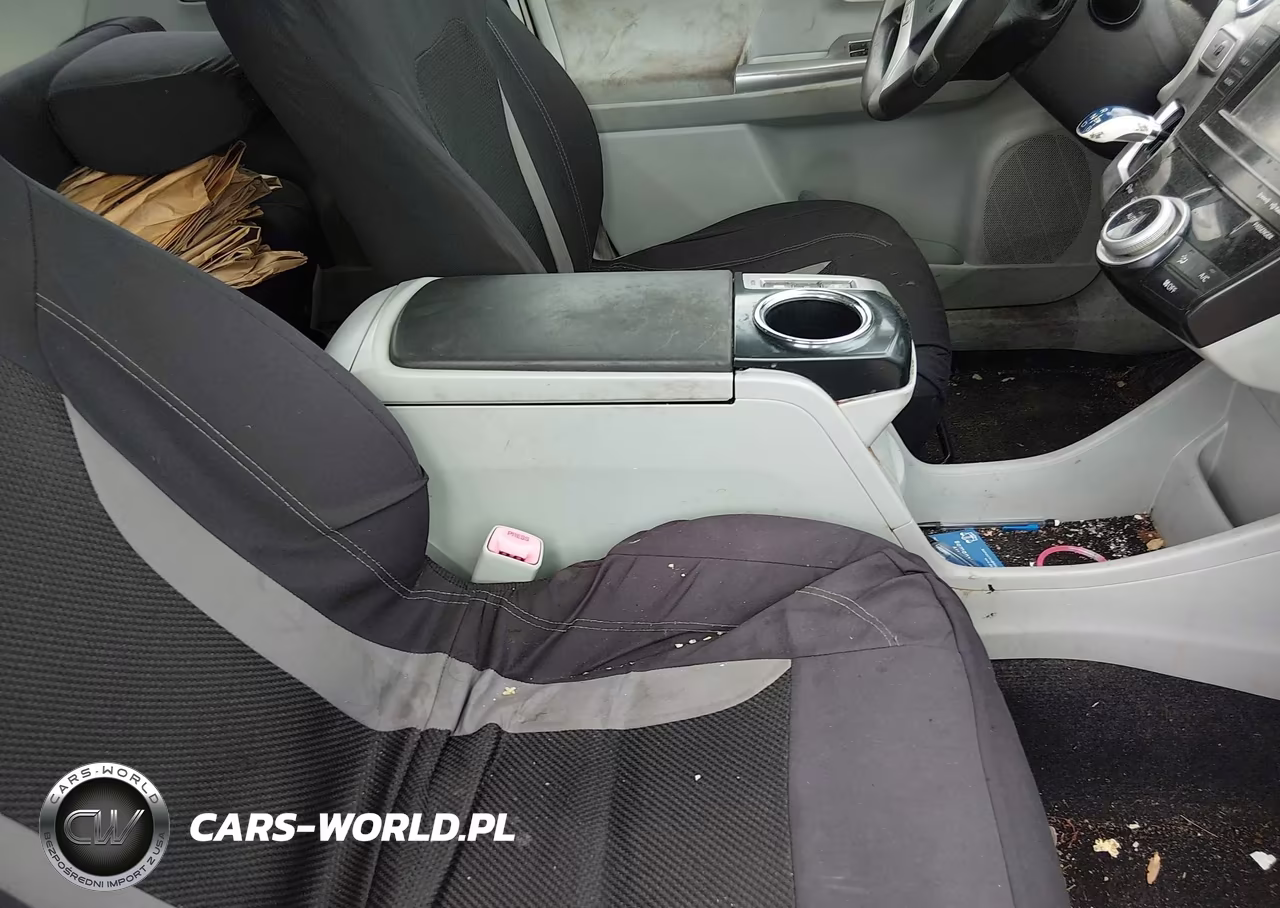 2013 Toyota Prius V Three VIN:JTDZN3EU4D3236158 - 5