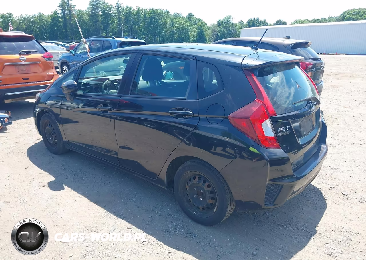 2015 Honda Fit Lx VIN:3HGGK5H58FM768015 - 3