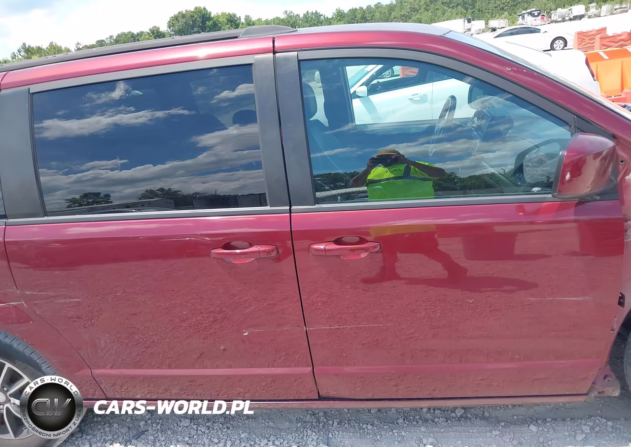 2018 Dodge Grand Caravan Gt VIN:2C4RDGEGXJR282441 - 14