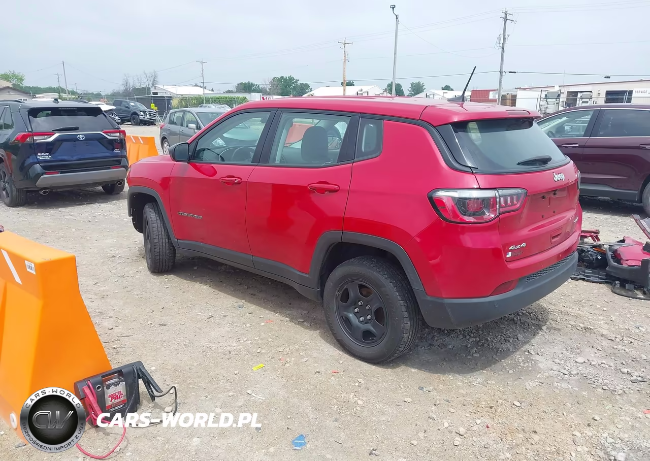 2018 Jeep Compass Sport 4X4 VIN:3C4NJDAB4JT345403 - 3