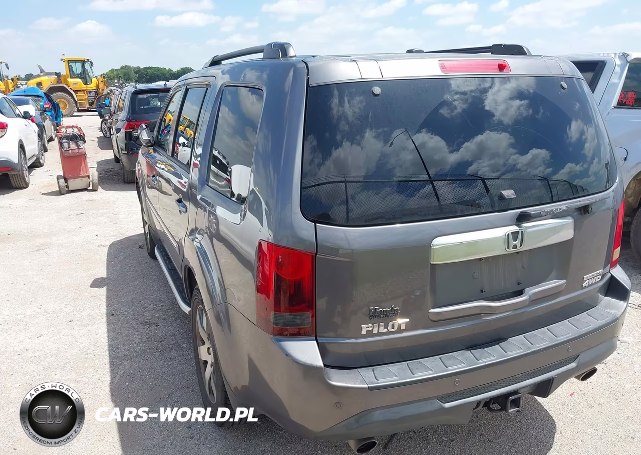 2015 Honda Pilot Touring VIN:5FNYF4H93FB063891 - 3