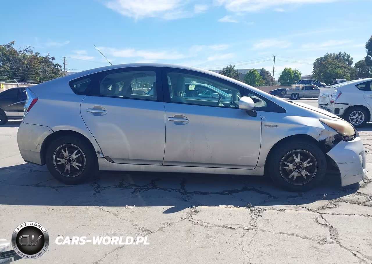 2011 Toyota Prius Two VIN:JTDKN3DU6B0261466 - 14