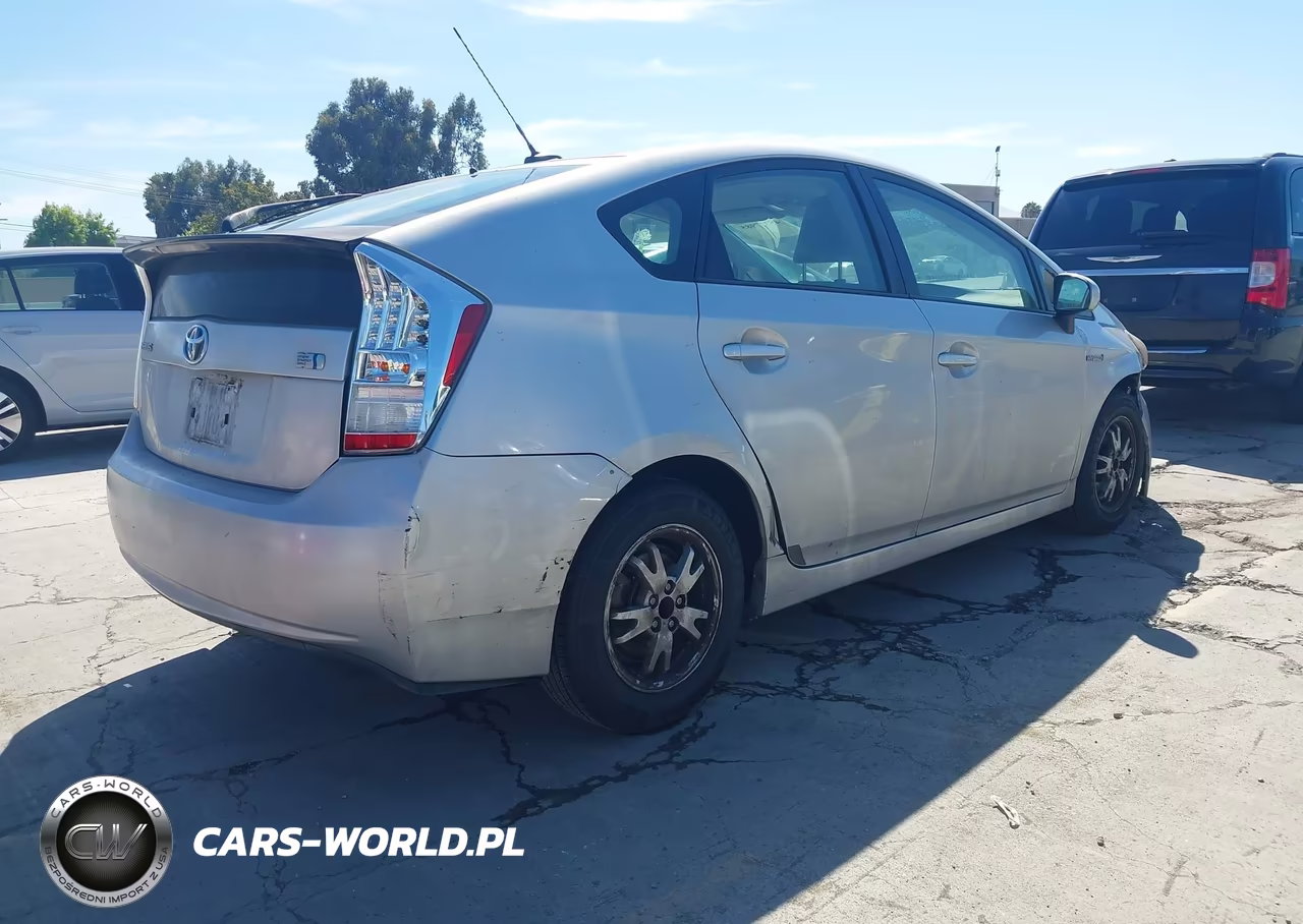 2011 Toyota Prius Two VIN:JTDKN3DU6B0261466 - 4