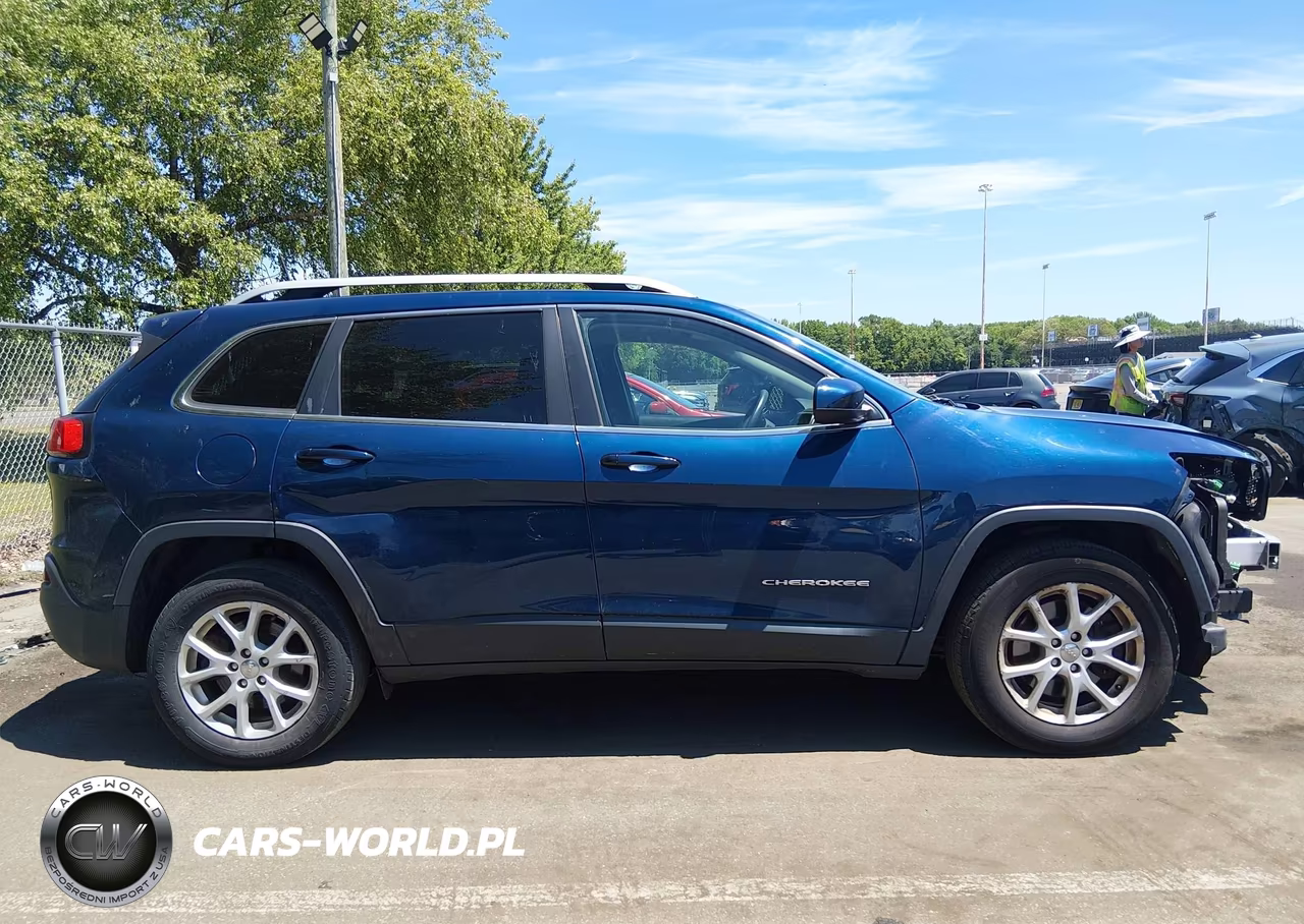 2018 Jeep Cherokee Latitude 4X4 VIN:1C4PJMCX3JD578986 - 13