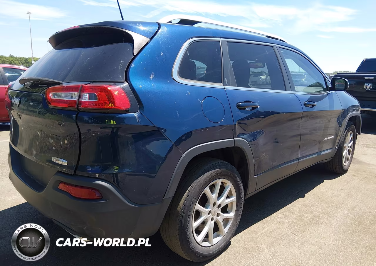 2018 Jeep Cherokee Latitude 4X4 VIN:1C4PJMCX3JD578986 - 4