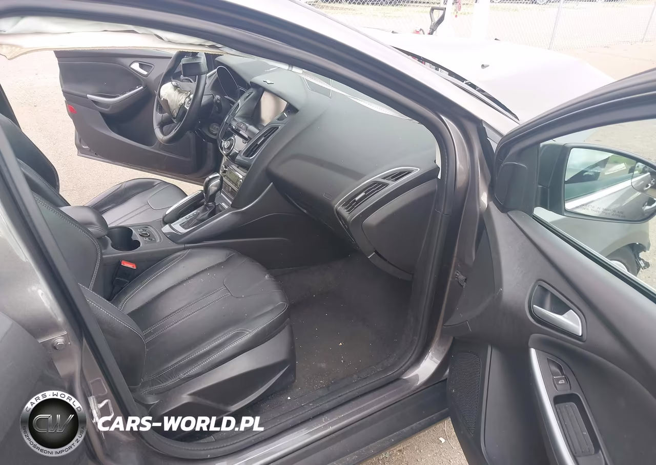 2012 Ford Focus Titanium VIN:1FAHP3N24CL292691 - 5