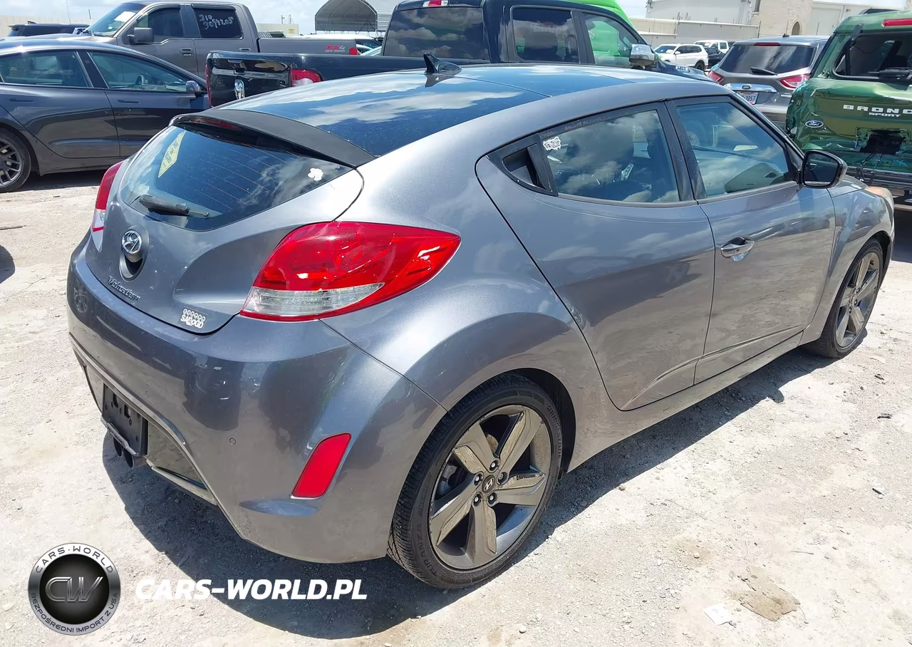 2015 Hyundai Veloster VIN:KMHTC6AD9FU240279 - 4
