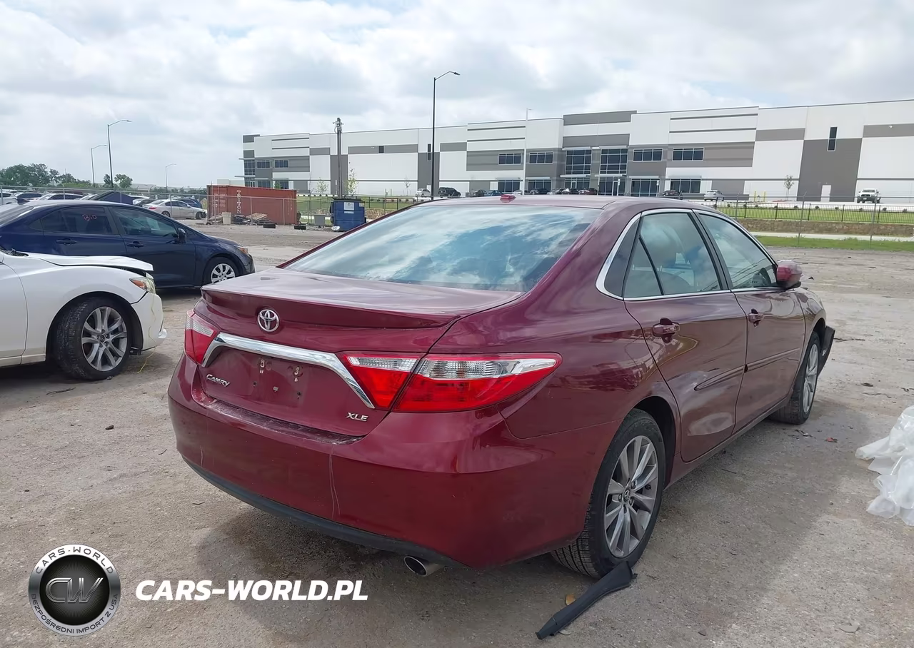 2016 Toyota Camry Xle VIN:4T1BF1FK7GU592310 - 4