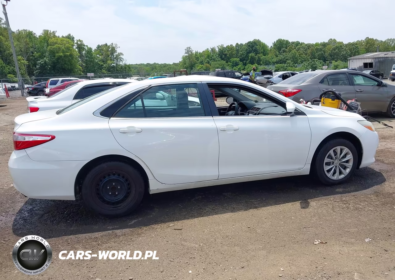 2016 Toyota Camry Le VIN:4T1BF1FK8GU572695 - 13
