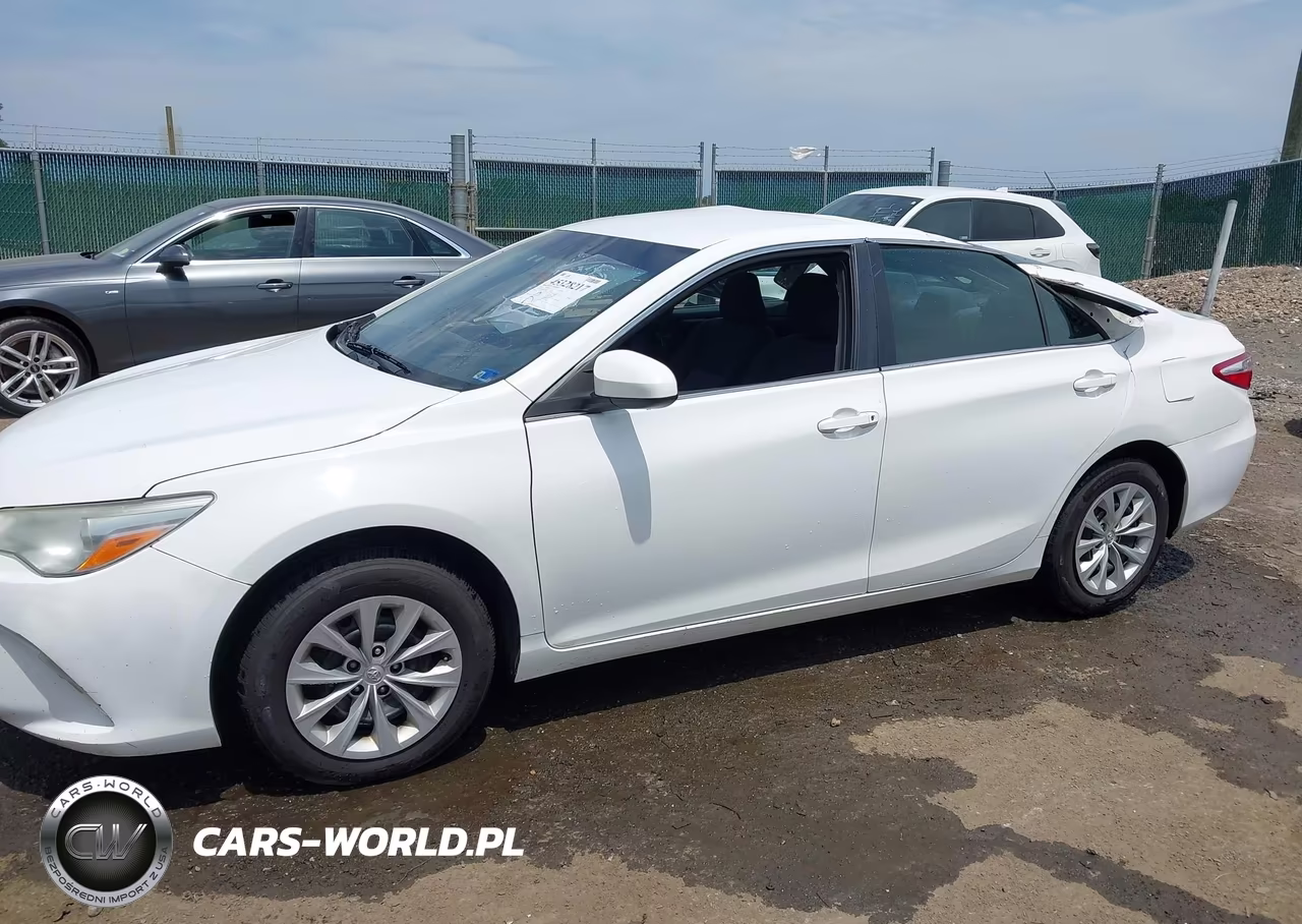 2016 Toyota Camry Le VIN:4T1BF1FK8GU572695 - 14