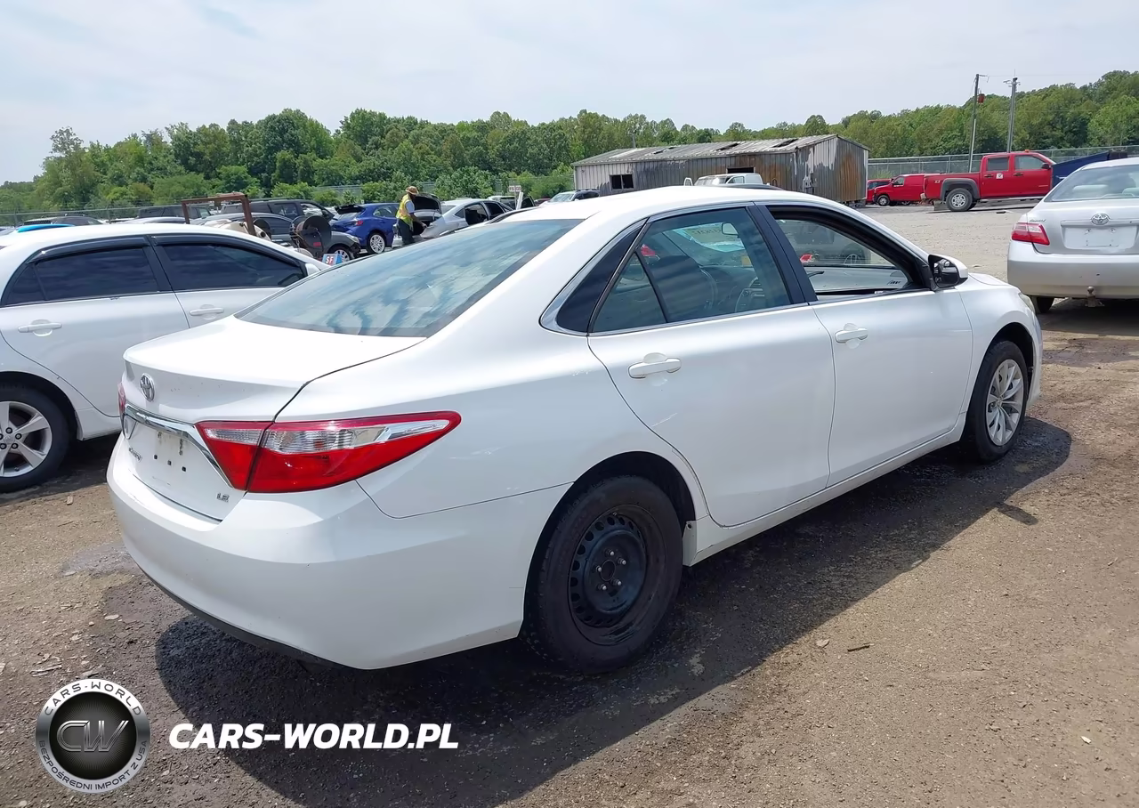 2016 Toyota Camry Le VIN:4T1BF1FK8GU572695 - 4