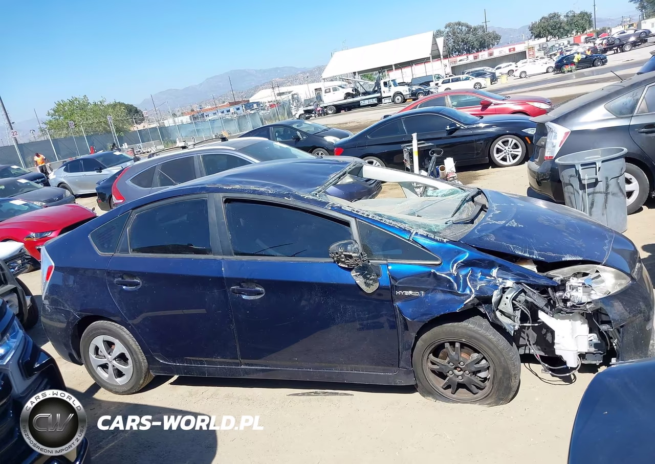 2013 Toyota Prius Two VIN:JTDKN3DU0D1673623 - 12