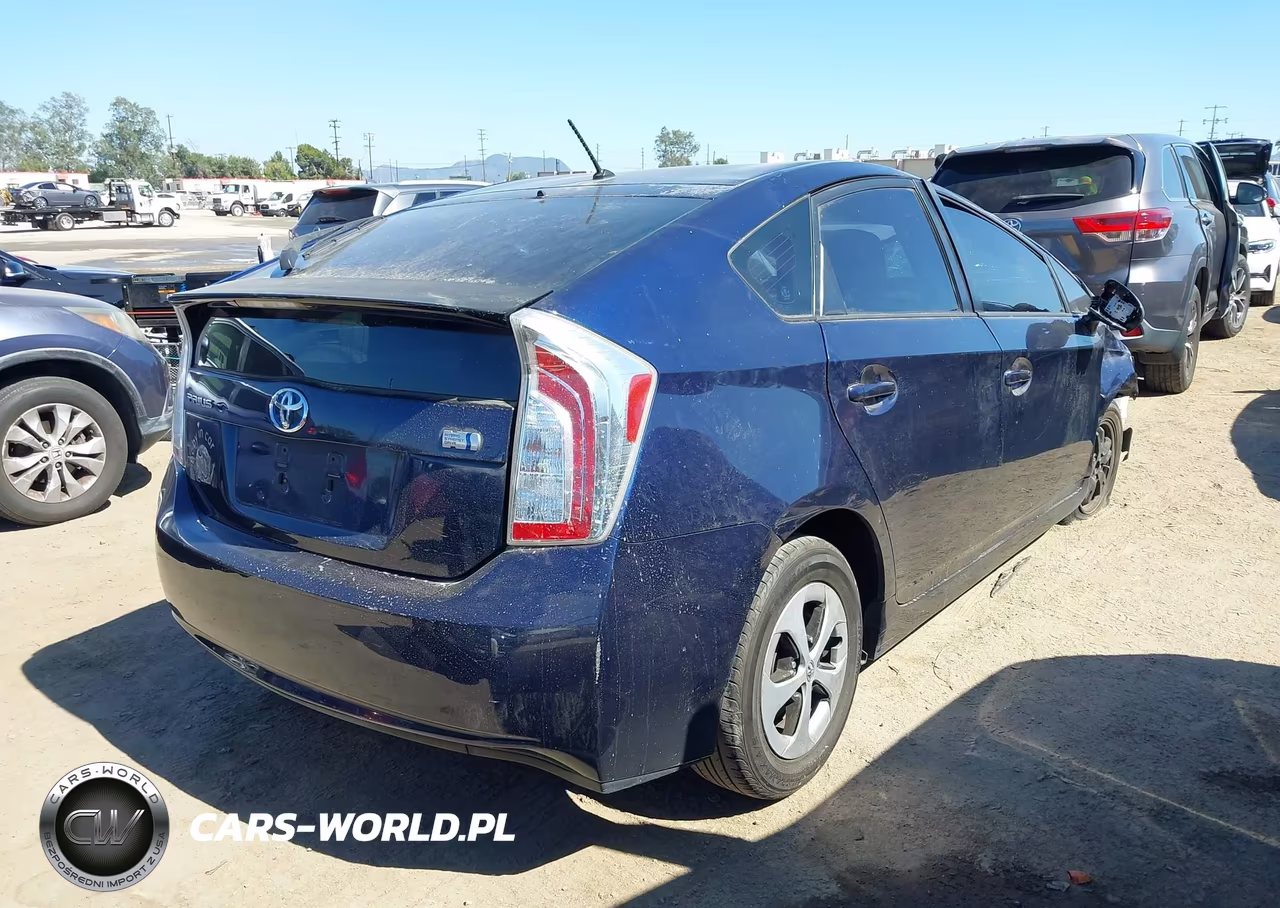 2013 Toyota Prius Two VIN:JTDKN3DU0D1673623 - 4