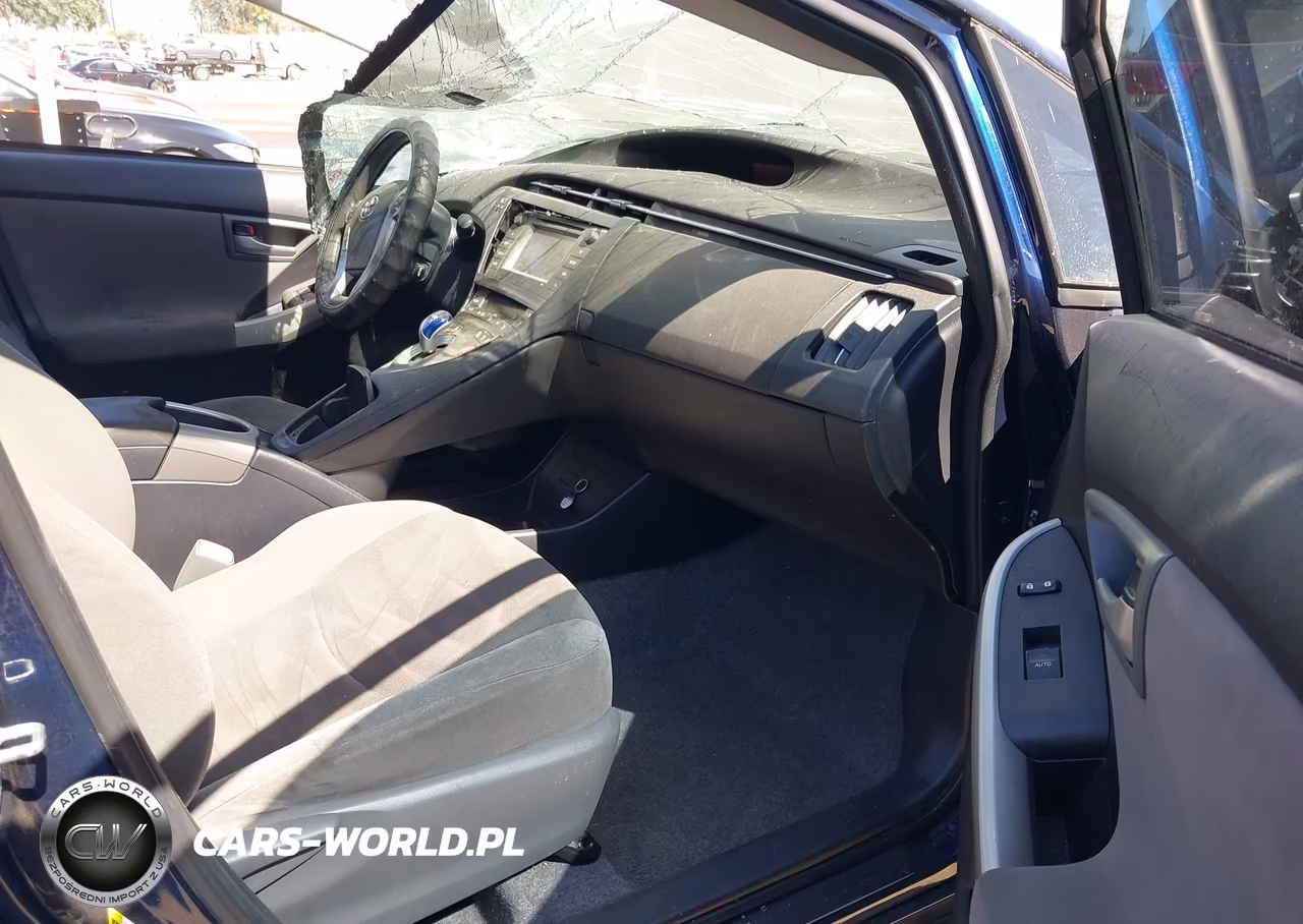 2013 Toyota Prius Two VIN:JTDKN3DU0D1673623 - 5