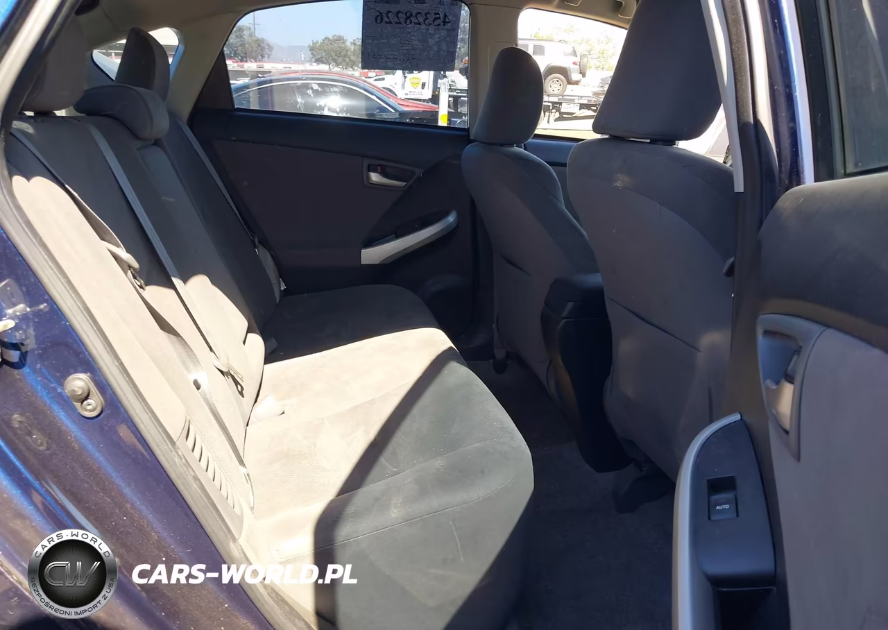 2013 Toyota Prius Two VIN:JTDKN3DU0D1673623 - 8