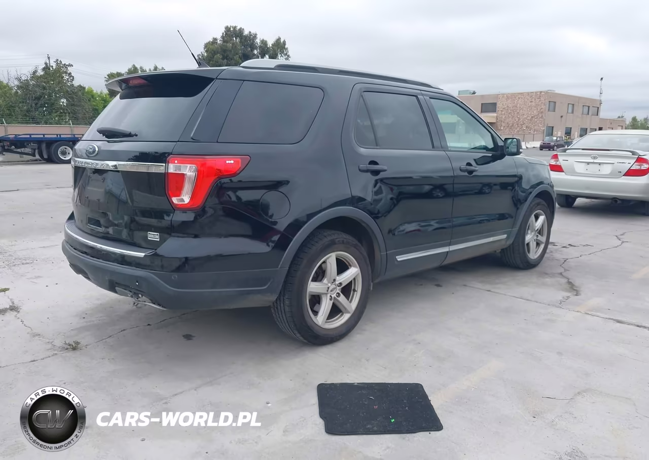 2018 Ford Explorer Xlt VIN:1FM5K7D87JGB57151 - 4