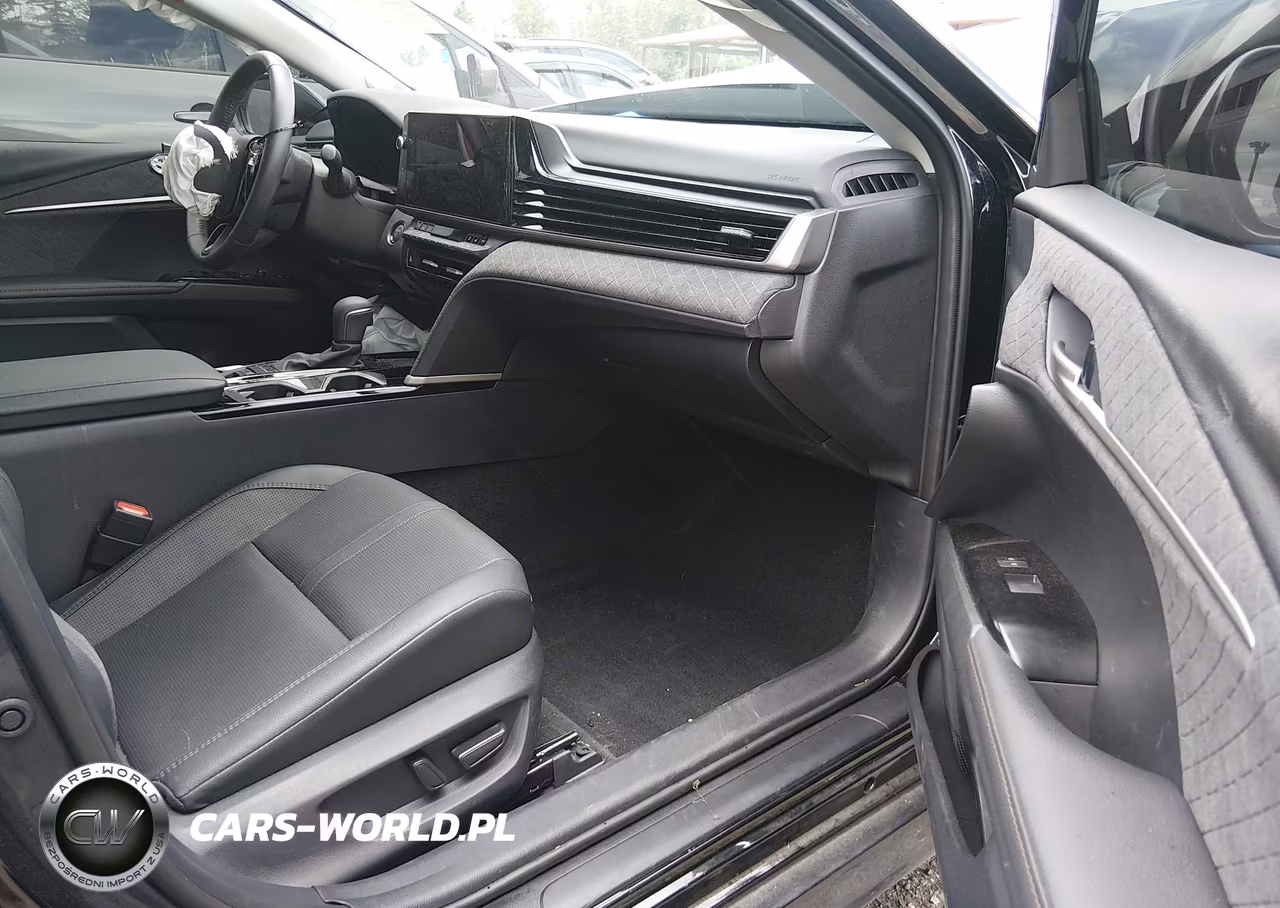 2025 Toyota Camry Xle VIN:4T1DBADK8SU016970 - 5