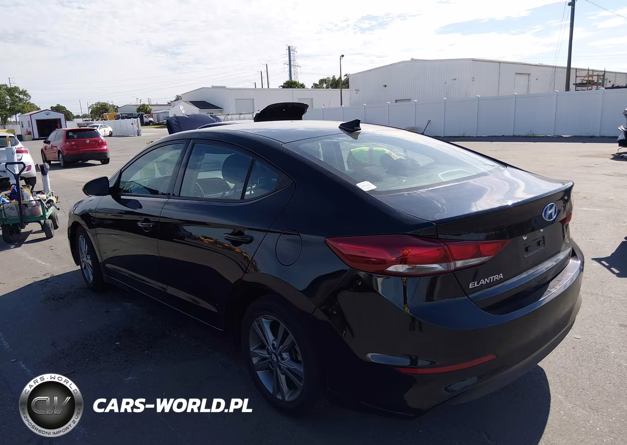 2018 Hyundai Elantra Sel VIN:5NPD84LF0JH236153 - 3