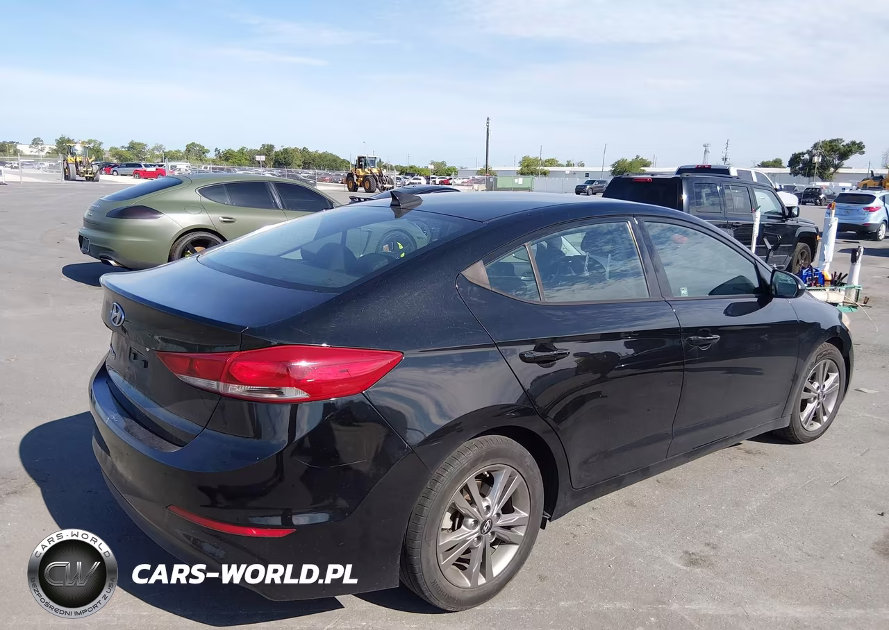 2018 Hyundai Elantra Sel VIN:5NPD84LF0JH236153 - 4