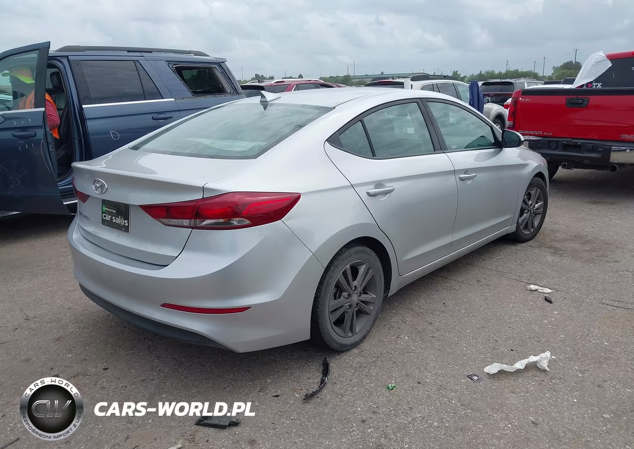 2018 Hyundai Elantra Sel VIN:5NPD84LF6JH246525 - 4