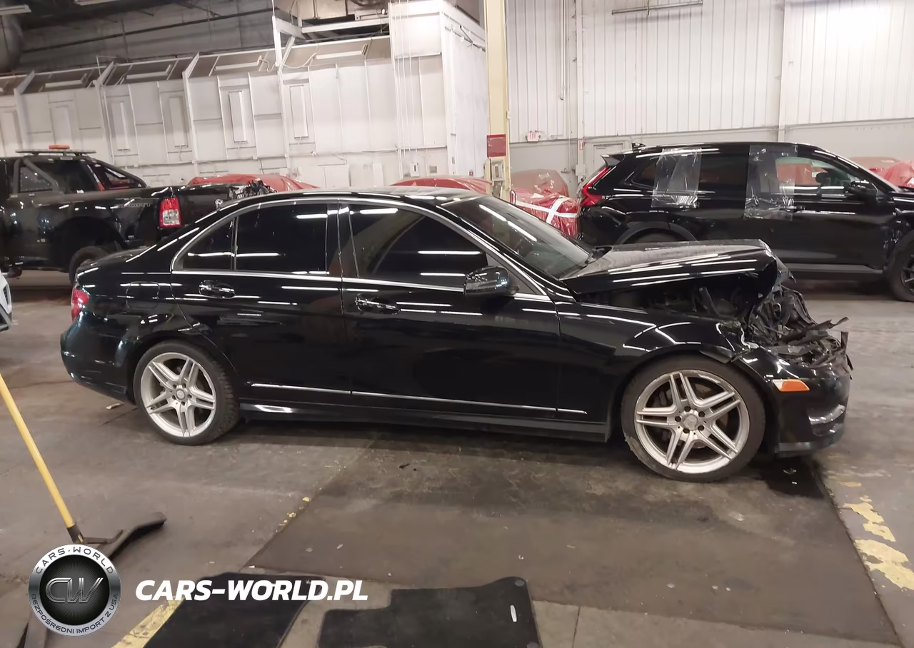 2013 Mercedes-Benz C 300 Sport 4Matic VIN:WDDGF8AB1DG126737 - 13