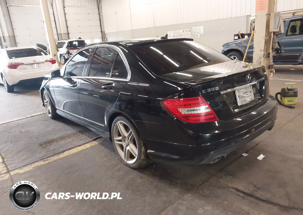 2013 Mercedes-Benz C 300 Sport 4Matic VIN:WDDGF8AB1DG126737 - 3