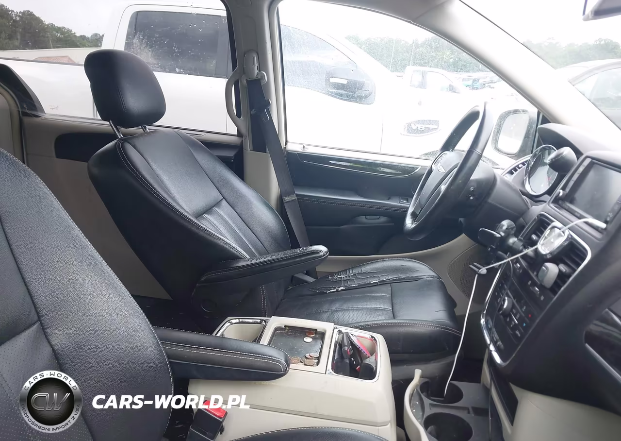 2011 Chrysler Town & Country Touring-L VIN:2A4RR8DG8BR688125 - 5