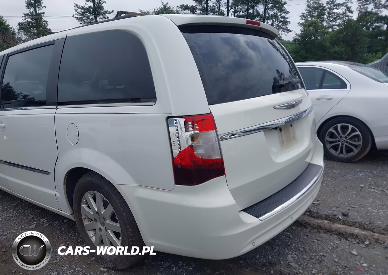 2011 Chrysler Town & Country Touring-L VIN:2A4RR8DG8BR688125 - 6