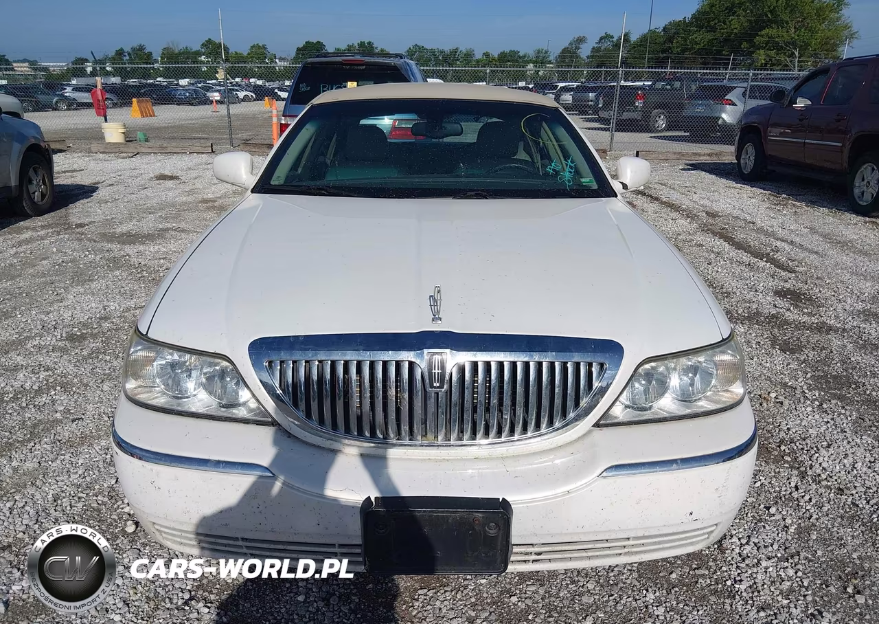 2003 Lincoln Town Car Executive VIN:1LNHM81W53Y640845 - 12