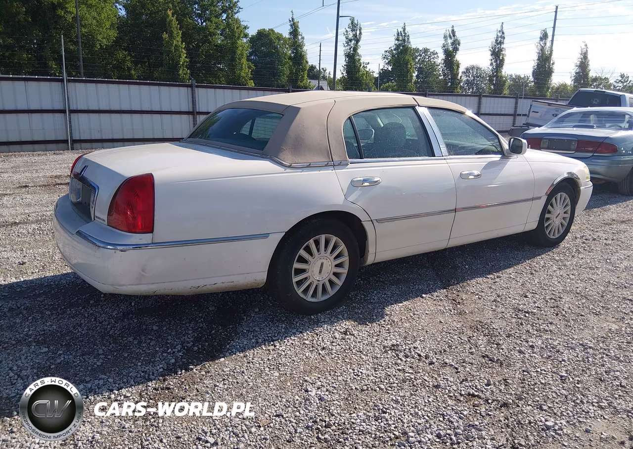 2003 Lincoln Town Car Executive VIN:1LNHM81W53Y640845 - 4