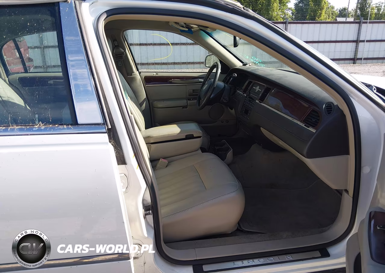 2003 Lincoln Town Car Executive VIN:1LNHM81W53Y640845 - 5