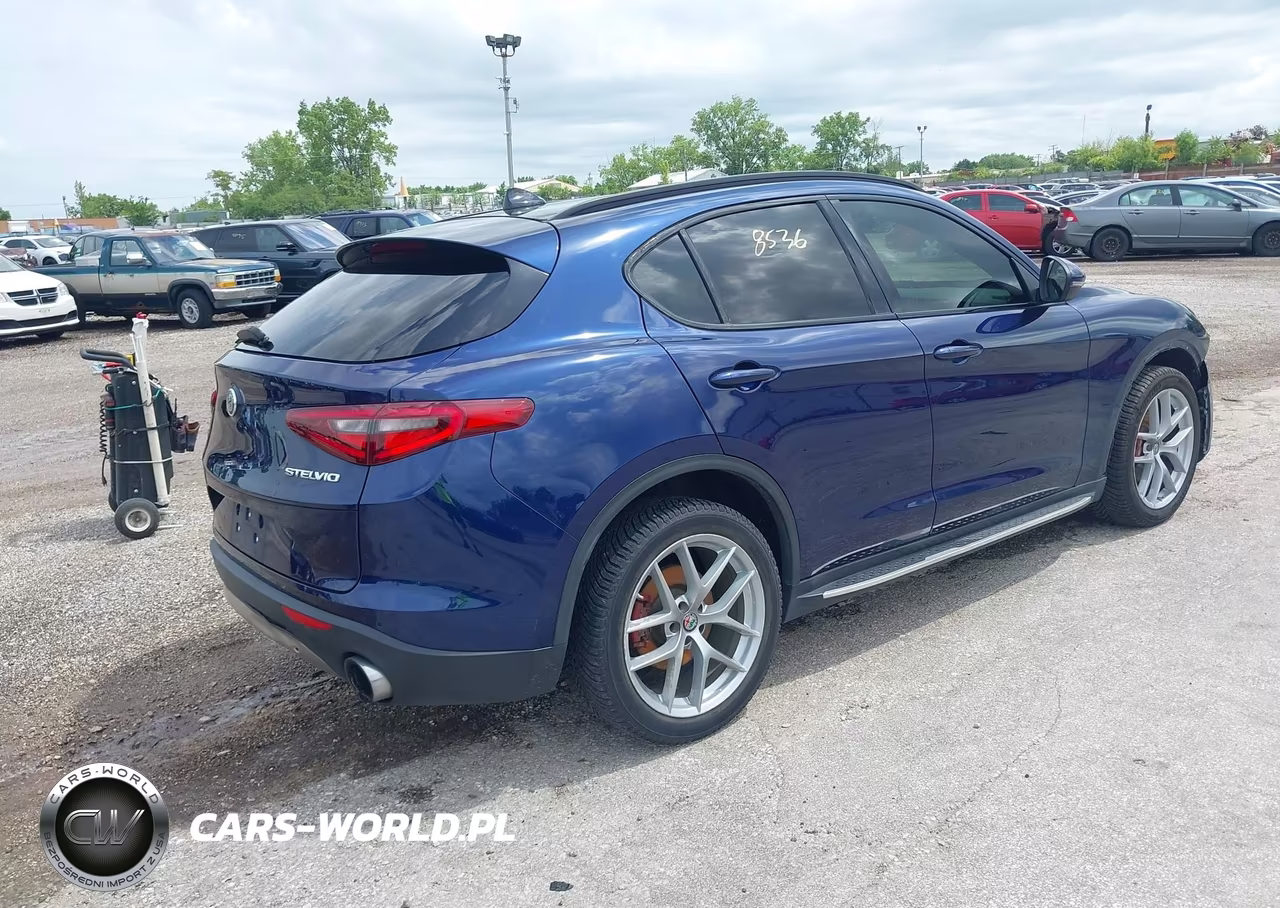 2018 Alfa Romeo Stelvio Ti Sport Awd VIN:ZASFAKNN3J7C00135 - 4